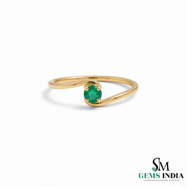 Elegant Oval Emerald Ring in Gold – Minimalist Style