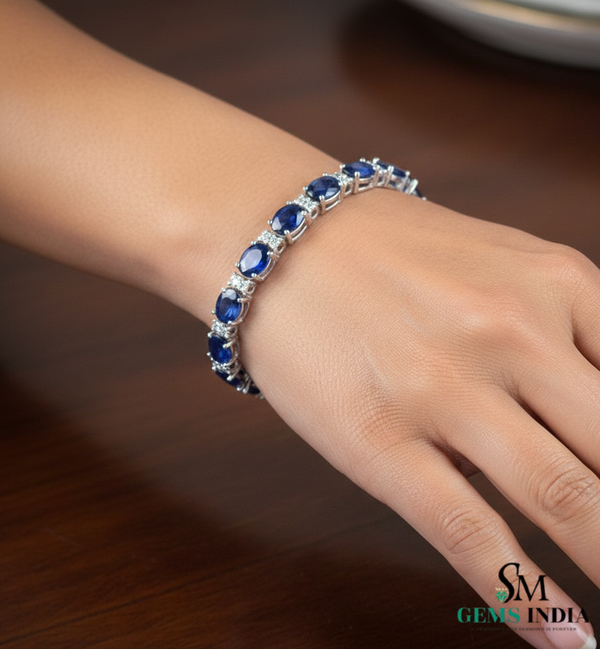 Tennisarmband aus Natur-Smaragden im Ovalschliff und Diamanten in Gold | Tennisarmband aus Natur-Smaragden und Diamanten in Gold | Tennisarmband mit großen Smaragden im Ovalschliff