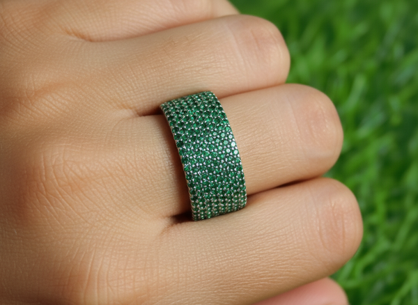1.30 carat Round Shaped Natural Emerald Iced Out Green Stone Chain Link Ring For men's