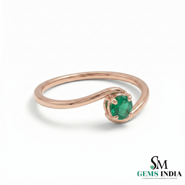 Elegant Oval Emerald Ring in Gold – Minimalist Style