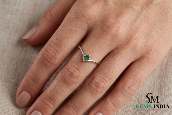 Dainty V Band Emerald Ring – Minimalist 14k Gold Solitaire Ring