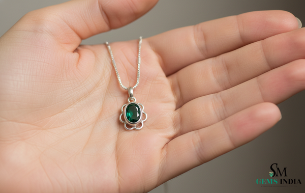 Vintage Style Oval Emerald Gold Pendant – Elegant Floral Frame