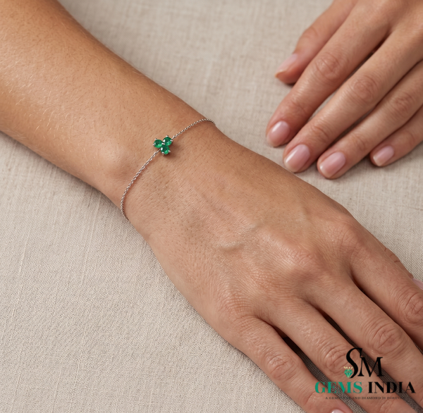 Round Emerald Clover Bracelet in 14k Gold – Dainty Minimalist Chain Bracelet