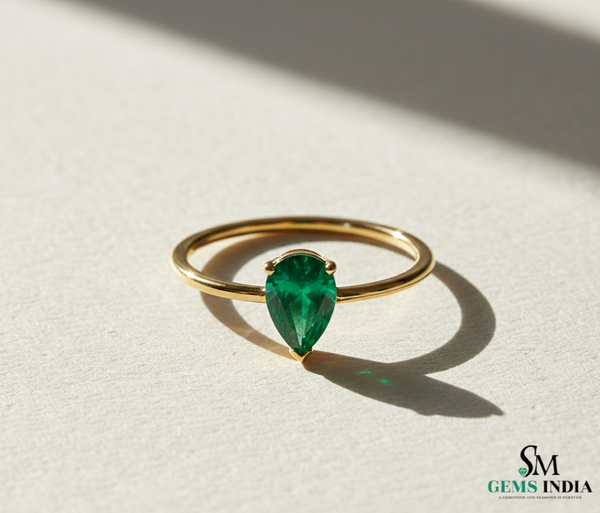 Pear Cut Green Emerald Solitaire Ring – Minimalist Teardrop Gemstone Ring