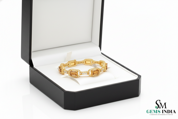 Doppelter Smaragd-Ring in offenem Design aus 14 Karat Gold – Band mit quadratisch und rund geschliffenen grünen Edelsteinen