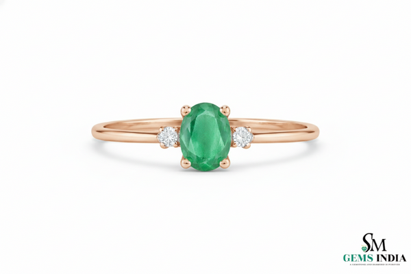 Doppelter Smaragd-Ring in offenem Design aus 14 Karat Gold – Band mit quadratisch und rund geschliffenen grünen Edelsteinen