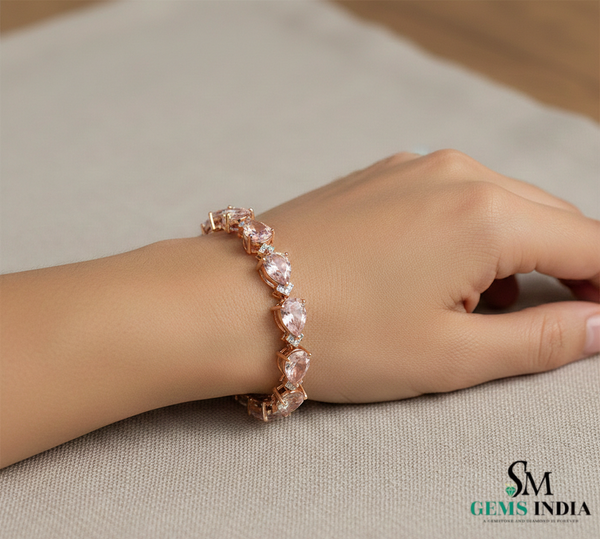 Tennisarmband aus Natur-Smaragden im Ovalschliff und Diamanten in Gold | Tennisarmband aus Natur-Smaragden und Diamanten in Gold | Tennisarmband mit großen Smaragden im Ovalschliff