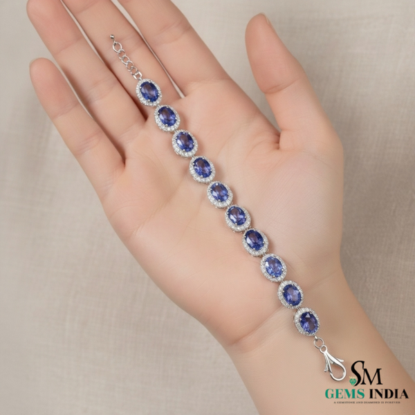 Doppelter Smaragd-Ring in offenem Design aus 14 Karat Gold – Band mit quadratisch und rund geschliffenen grünen Edelsteinen