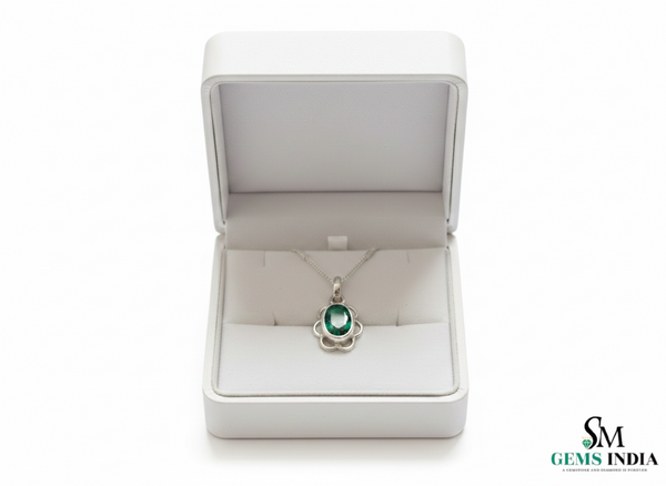 Vintage Style Oval Emerald Gold Pendant – Elegant Floral Frame