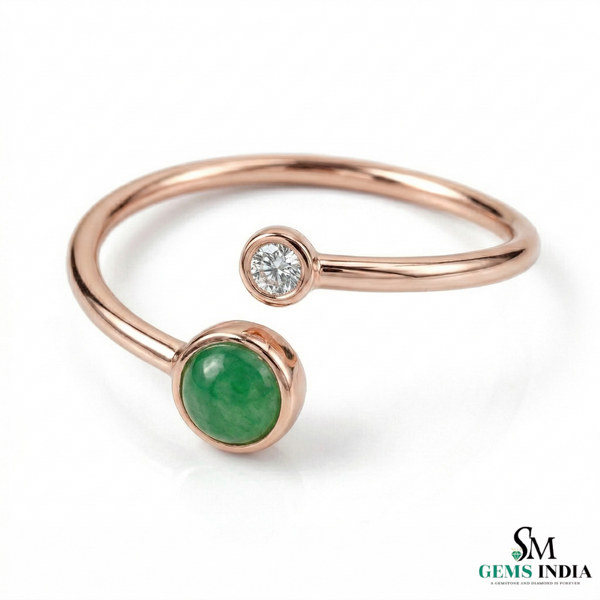 Round Natural Emerald Center Ring with Diamond Trio – Minimal Gold Band