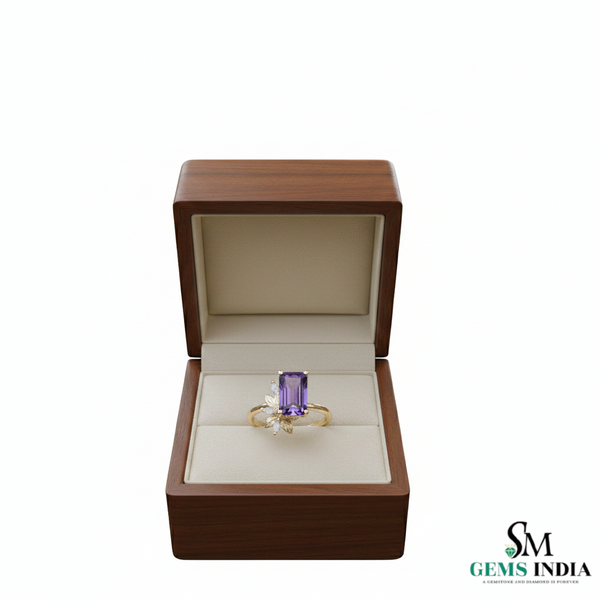 Doppelter Smaragd-Ring in offenem Design aus 14 Karat Gold – Band mit quadratisch und rund geschliffenen grünen Edelsteinen