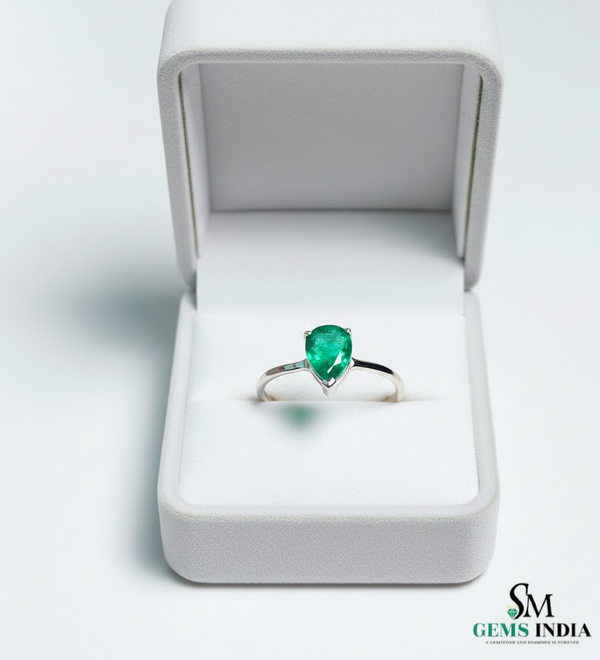 Pear Cut Green Emerald Solitaire Ring – Minimalist Teardrop Gemstone Ring