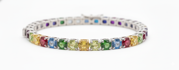 Doppelter Smaragd-Ring in offenem Design aus 14 Karat Gold – Band mit quadratisch und rund geschliffenen grünen Edelsteinen