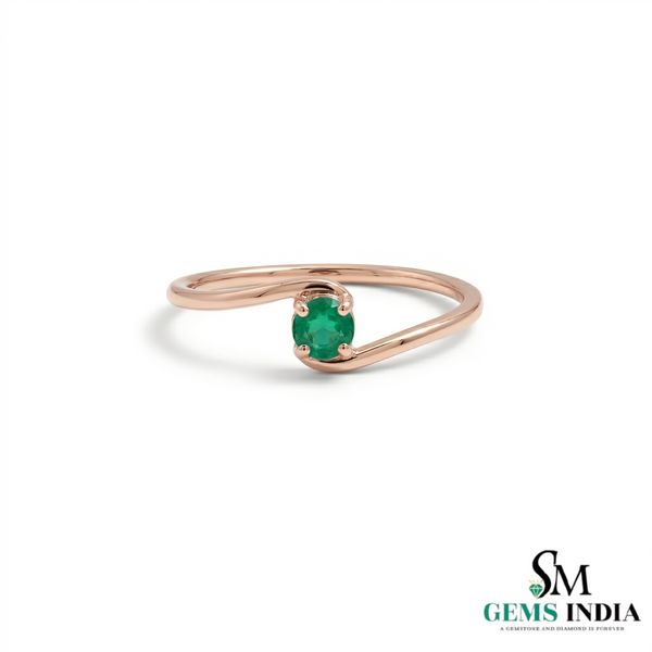 Elegant Oval Emerald Ring in Gold – Minimalist Style