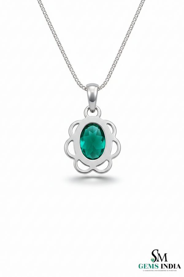 Vintage Style Oval Emerald Gold Pendant – Elegant Floral Frame