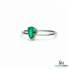 Pear Cut Green Emerald Solitaire Ring – Minimalist Teardrop Gemstone Ring
