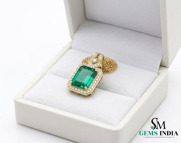 Statement Emerald Pendant with Diamond Accents – Luxury Style