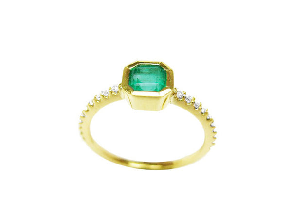 0.90 Carat Emerald-Cut Green Emerald & Diamond Band Ring in 14K Gold