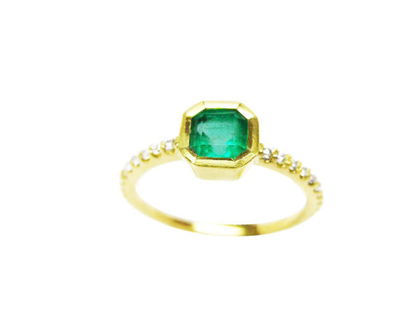 0.90 Carat Emerald-Cut Green Emerald & Diamond Band Ring in 14K Gold