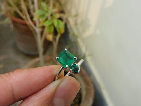 Double Emerald Open Ring in 14k Gold – Square & Round Cut Green Gemstone Band