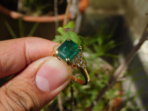 Modern Natural Emerald Cut Natural Emerald Ring with Diamond 4 carat Engagement Ring