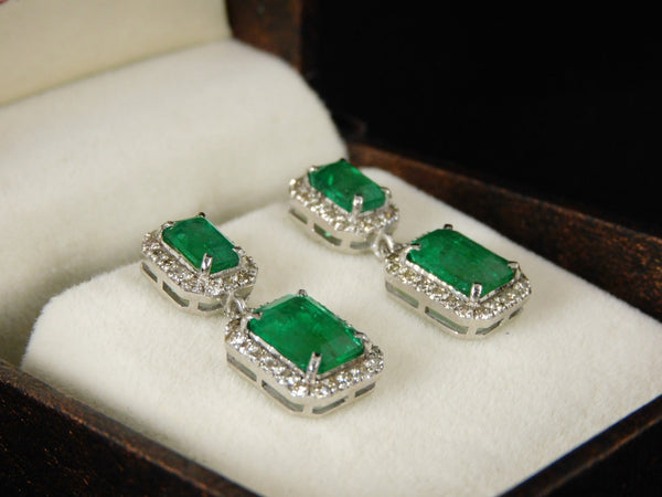 7,80 ct dunkelgrüne Statement-Ohrhänger mit großen sambischen Smaragden im Smaragd- und Ovalschliff, 18 Karat Gold, Smaragdohrringe, ovale Smaragdstifte (Kopie)