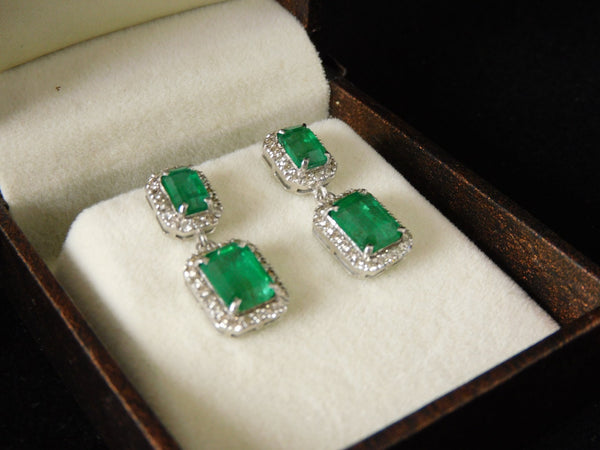 7,80 ct dunkelgrüne Statement-Ohrhänger mit großen sambischen Smaragden im Smaragd- und Ovalschliff, 18 Karat Gold, Smaragdohrringe, ovale Smaragdstifte (Kopie)