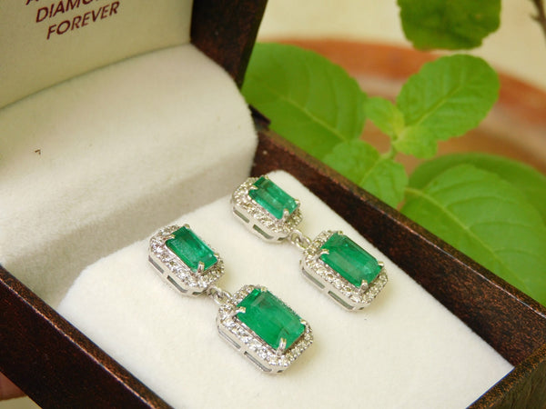 7,80 ct dunkelgrüne Statement-Ohrhänger mit großen sambischen Smaragden im Smaragd- und Ovalschliff, 18 Karat Gold, Smaragdohrringe, ovale Smaragdstifte (Kopie)