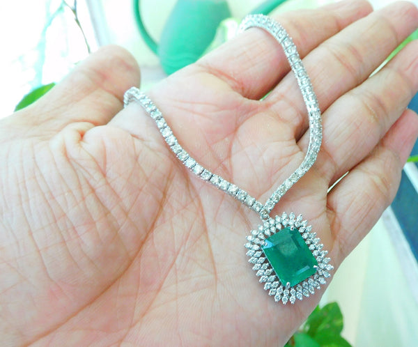 10.10 carat Glamorous Natural Emerald Halo Pendant Necklace Sparkling Diamond Setting