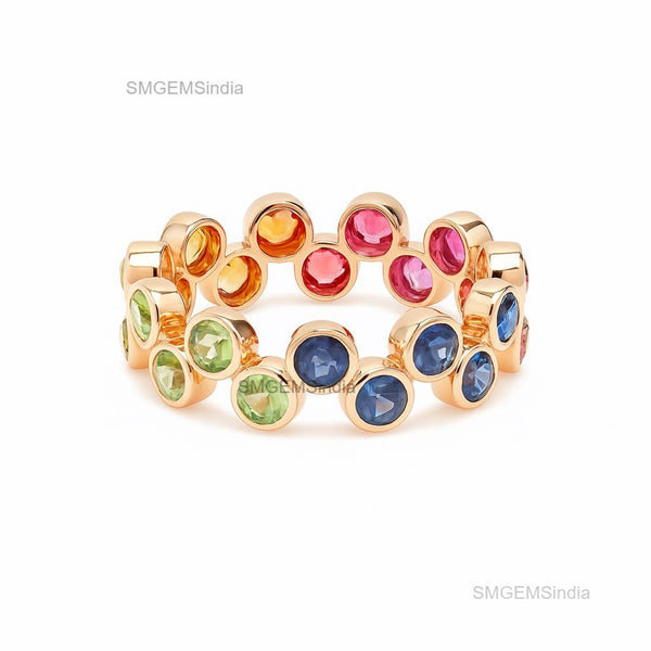 Doppelter Smaragd-Ring in offenem Design aus 14 Karat Gold – Band mit quadratisch und rund geschliffenen grünen Edelsteinen