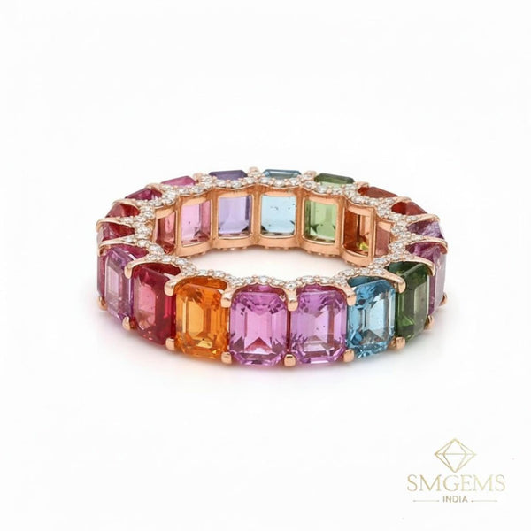 Doppelter Smaragd-Ring in offenem Design aus 14 Karat Gold – Band mit quadratisch und rund geschliffenen grünen Edelsteinen