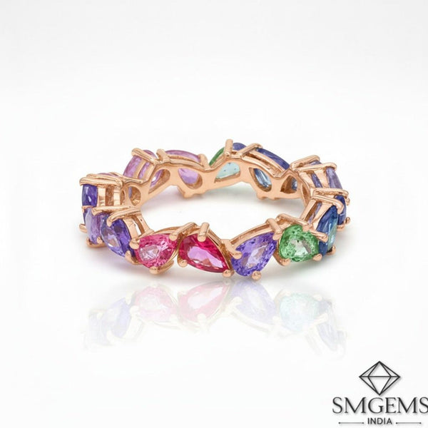 Doppelter Smaragd-Ring in offenem Design aus 14 Karat Gold – Band mit quadratisch und rund geschliffenen grünen Edelsteinen