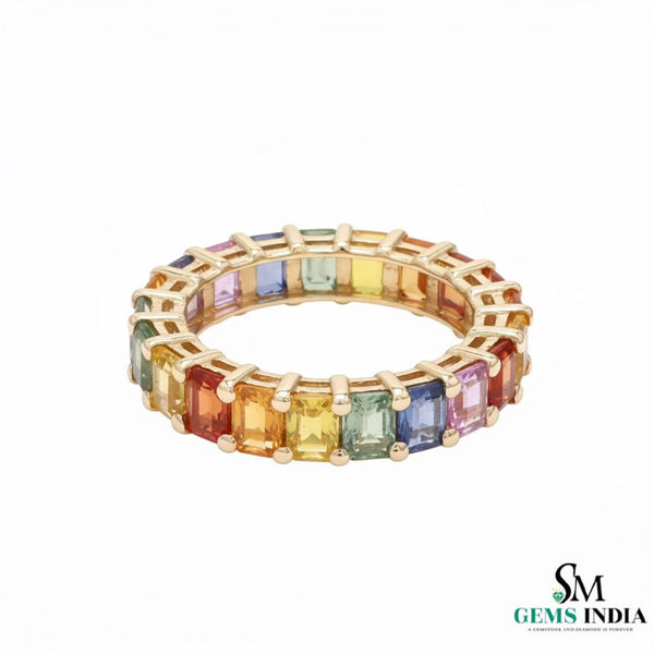 Doppelter Smaragd-Ring in offenem Design aus 14 Karat Gold – Band mit quadratisch und rund geschliffenen grünen Edelsteinen