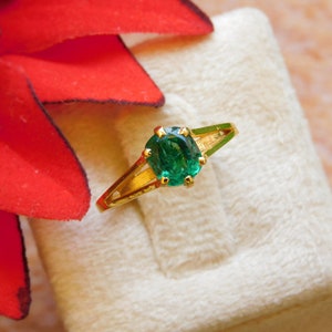 Cushion Cut Natural Emerald 2 carat Engagement Ring in 14K Gold Minimalist Fine Jewelry