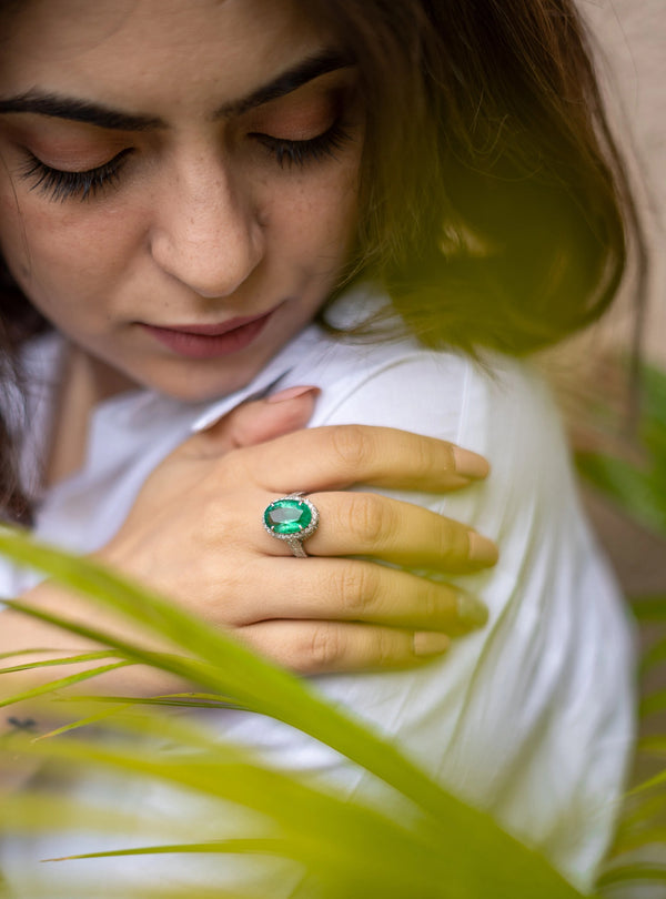 I.G.I Certified 5.50 Carats Natural Oval And Diamond Engagement Ring In 18k White Gold / Natural Diamond And May Birthstone Ring