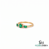 Doppelter Smaragd-Ring in offenem Design aus 14 Karat Gold – Band mit quadratisch und rund geschliffenen grünen Edelsteinen
