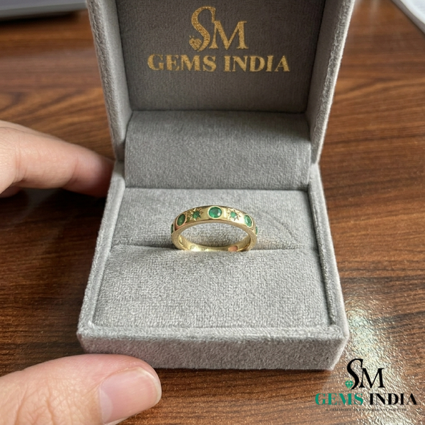 Luxury Round Emerald Starburst Eternity Band Ring