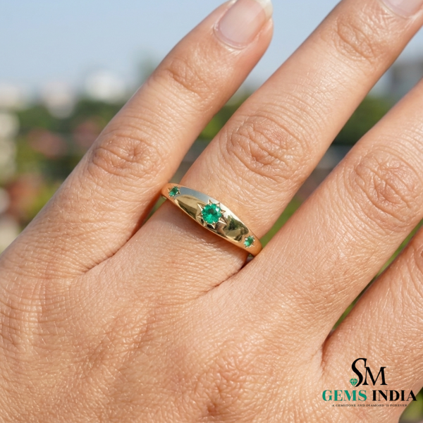 Emerald Starburst Silver Band Ring - Minimal Green Gemstone Stacking Ring