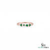 Doppelter Smaragd-Ring in offenem Design aus 14 Karat Gold – Band mit quadratisch und rund geschliffenen grünen Edelsteinen