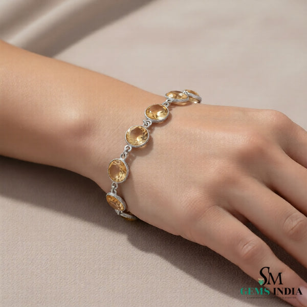 Doppelter Smaragd-Ring in offenem Design aus 14 Karat Gold – Band mit quadratisch und rund geschliffenen grünen Edelsteinen