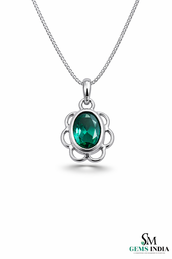 Vintage Style Oval Emerald Gold Pendant – Elegant Floral Frame