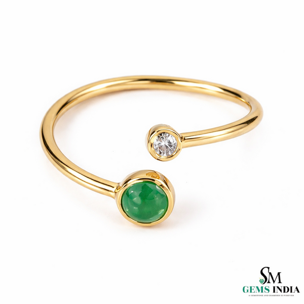 Round Natural Emerald Center Ring with Diamond Trio – Minimal Gold Band