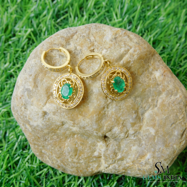 7,80 ct dunkelgrüne Statement-Ohrhänger mit großen sambischen Smaragden im Smaragd- und Ovalschliff, 18 Karat Gold, Smaragdohrringe, ovale Smaragdstecker