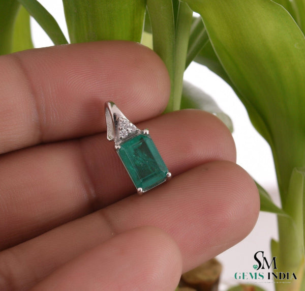 2.20 carat Emerald-Cut Natural Emerald Pendant Necklace in 14K Gold with Diamond Accents