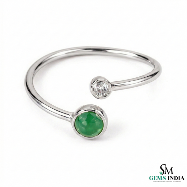 Round Natural Emerald Center Ring with Diamond Trio – Minimal Gold Band