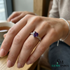 Doppelter Smaragd-Ring in offenem Design aus 14 Karat Gold – Band mit quadratisch und rund geschliffenen grünen Edelsteinen