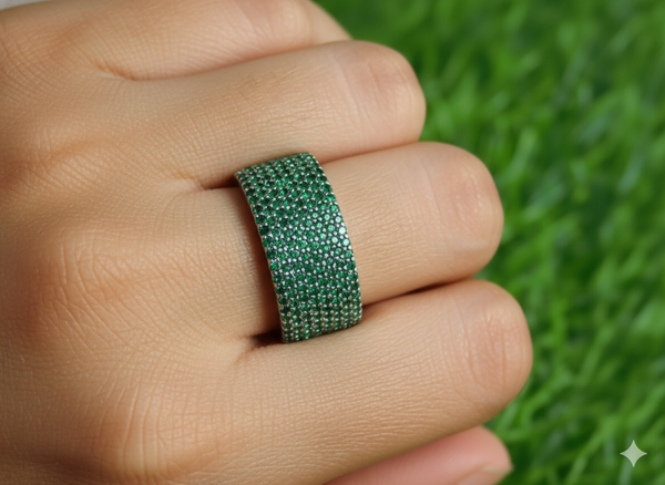 0.80 carat Round Shaped Natural Emerald Iced Out Green Stone Chain Link Ring For men's