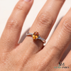 Doppelter Smaragd-Ring in offenem Design aus 14 Karat Gold – Band mit quadratisch und rund geschliffenen grünen Edelsteinen