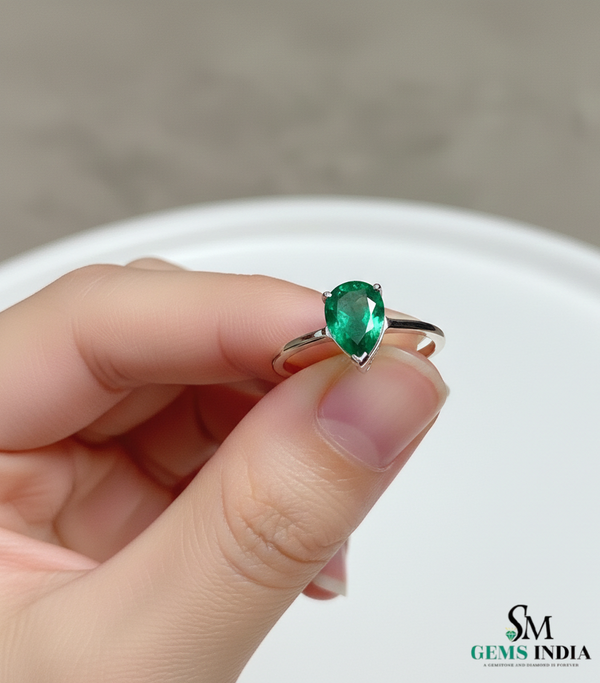 Pear Cut Green Emerald Solitaire Ring – Minimalist Teardrop Gemstone Ring