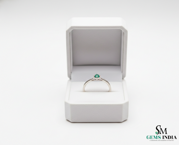 Round Cut Green Emerald Ring with Side Baguette Diamonds – Minimalist Fine Jewelry